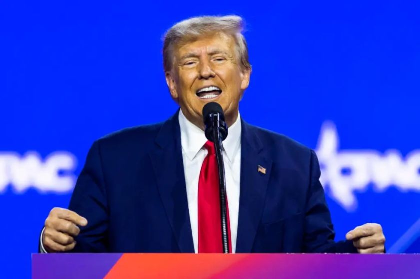 Un juez de EE.UU. prohíbe a la defensa de Trump compartir pruebas en el caso de los documentos clasificados