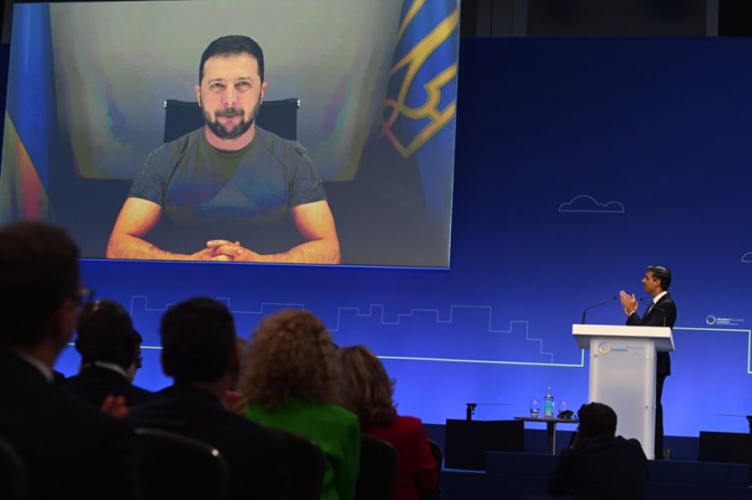 Zelenski pide a Gobiernos y empresas privadas invertir en la reconstrucción de Ucrania