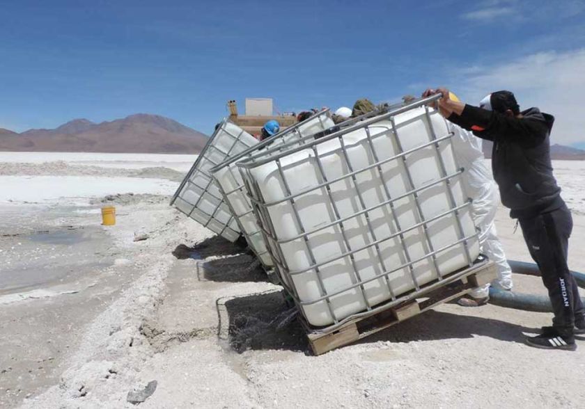 Gobierno anuncia nuevos convenios para elevar la producción de litio
