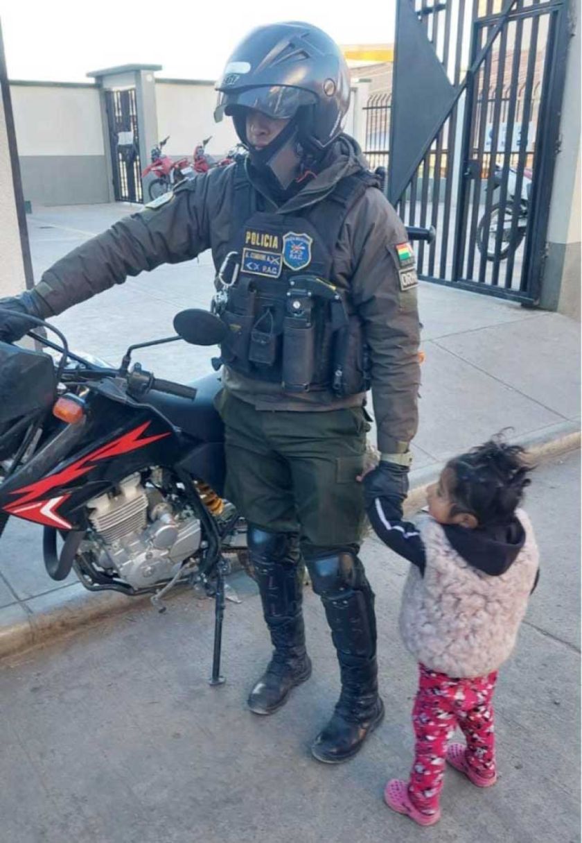 Encuentran a dos menores deambulando por las calles