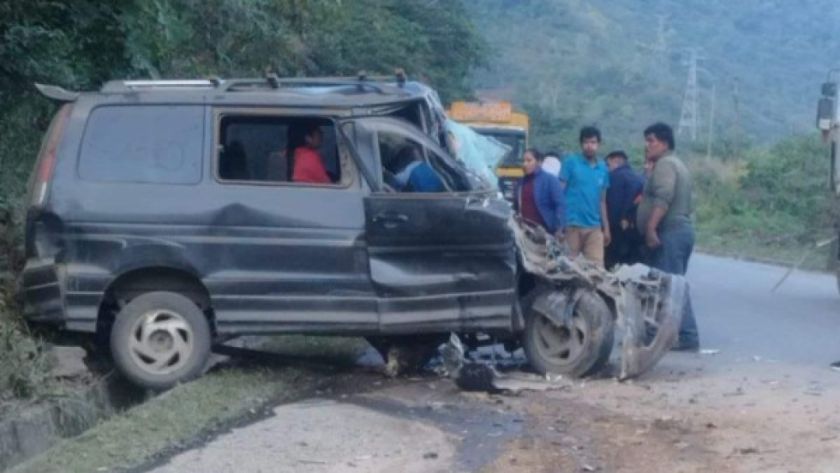 La Paz: Tres adultos y una niña mueren en accidente de tránsito sobre la carretera a Caranavi