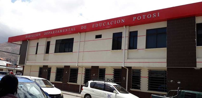 Buscan concretar los trámites para cierre de cinco escuelas en Potosí