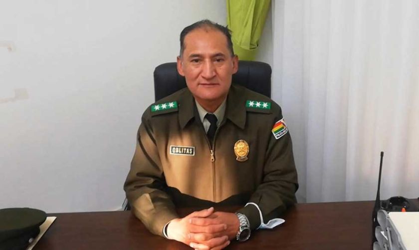 Salubristas siguen bloqueando el puente internacional