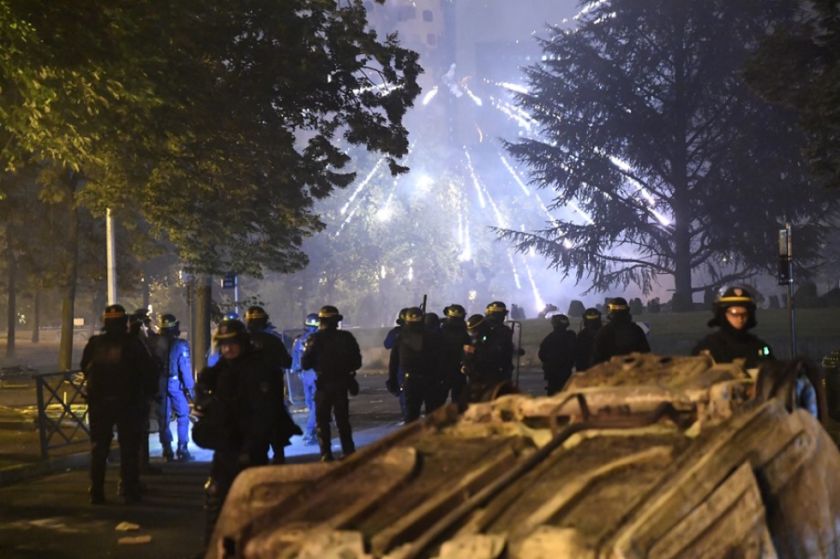 Al menos 667 detenidos en la tercera noche de disturbios en Francia por la muerte de un joven de un disparo de la Policía