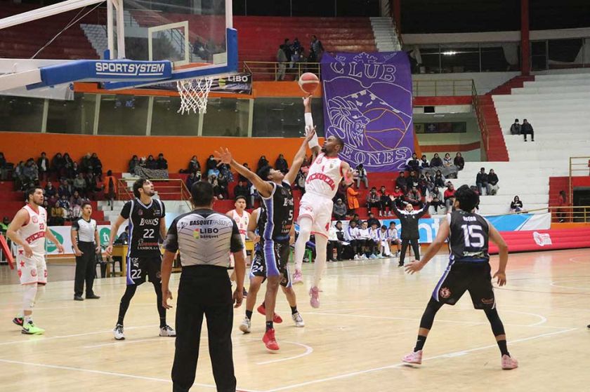 Pichincha derrota a Leones y se afianza en la cima de la Libobásquet