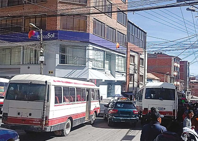 Transportistas exigen analizar el precio de los pasajes en Potosí