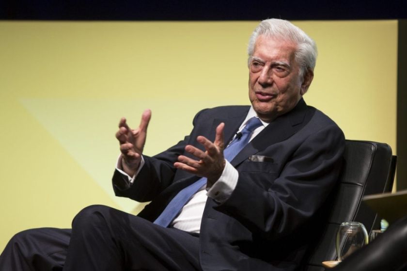 Vargas Llosa es hospitalizado por segunda vez en Madrid por covid-19