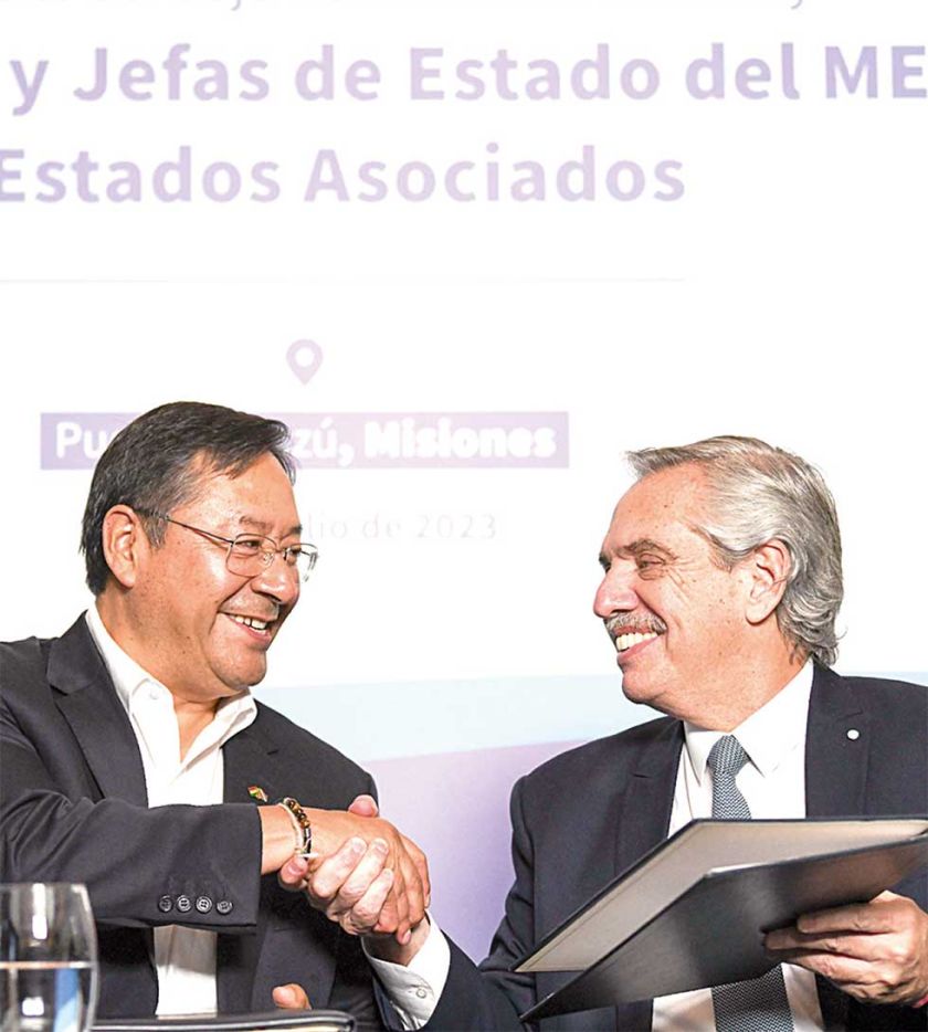 Arce propone reducir dependencia del dólar 