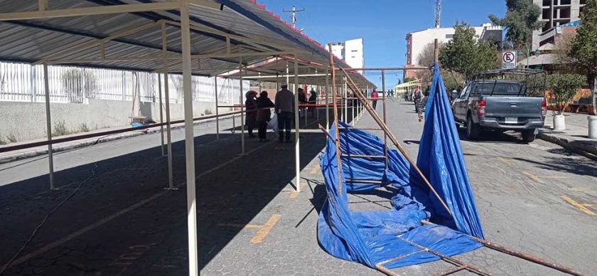 Comerciantes dejan el mercado Chuquimia y se garantiza inversión
