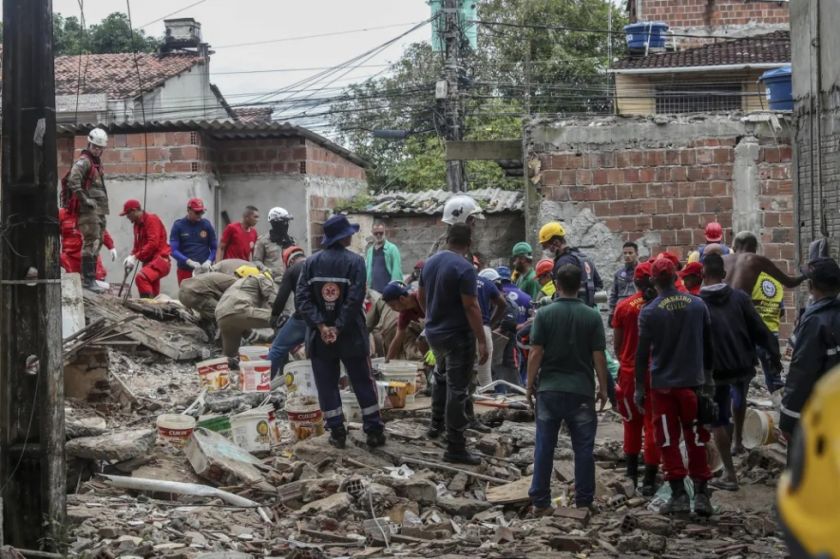 El número de muertos por el desplome de un edificio en Brasil se eleva a once