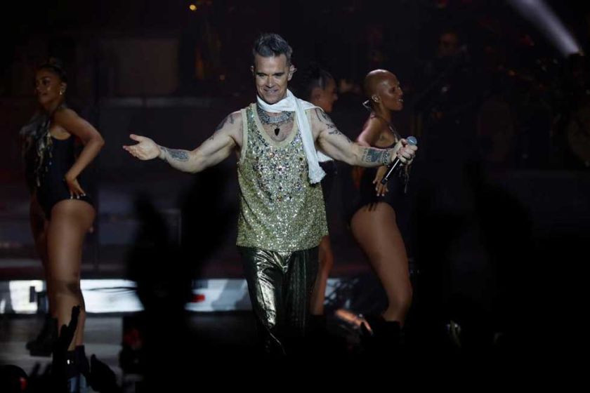 Robbie Williams derrocha energía en festival español