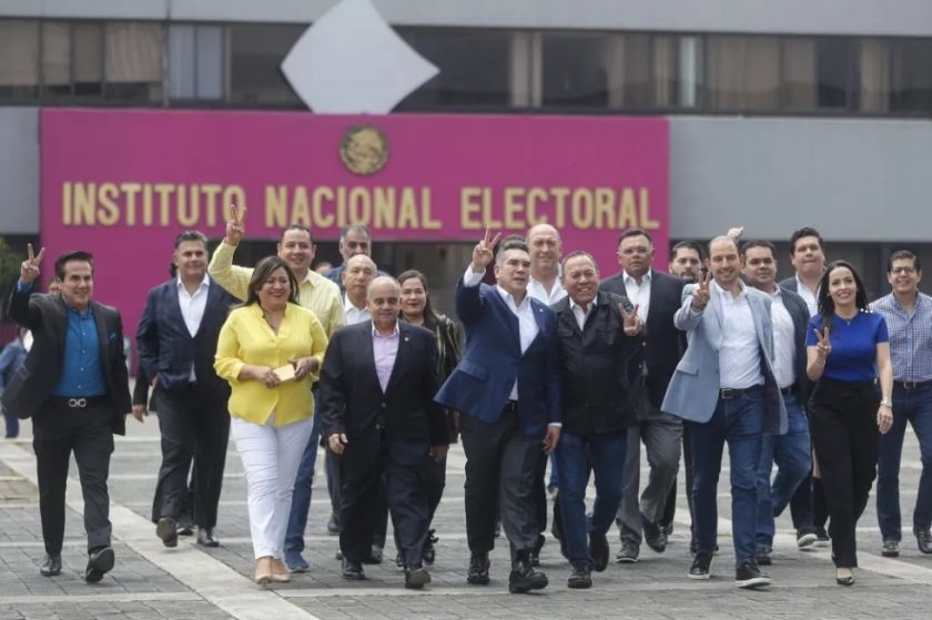 La oposición registra su alianza ante la autoridad electoral para los comicios de 2024 en México