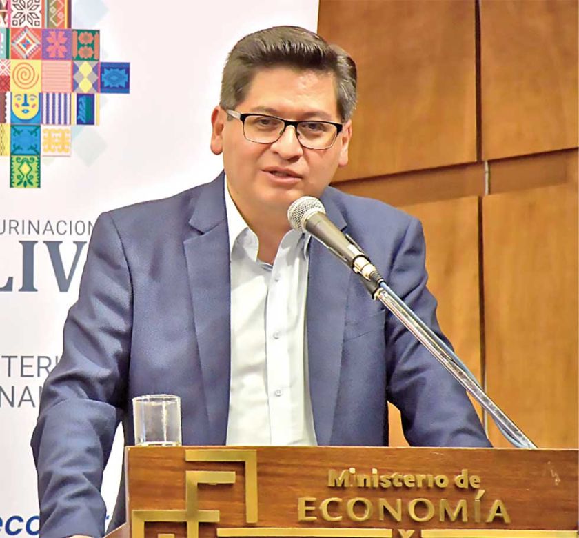 Ministro dice que la deuda externa aún es ‘sostenible’