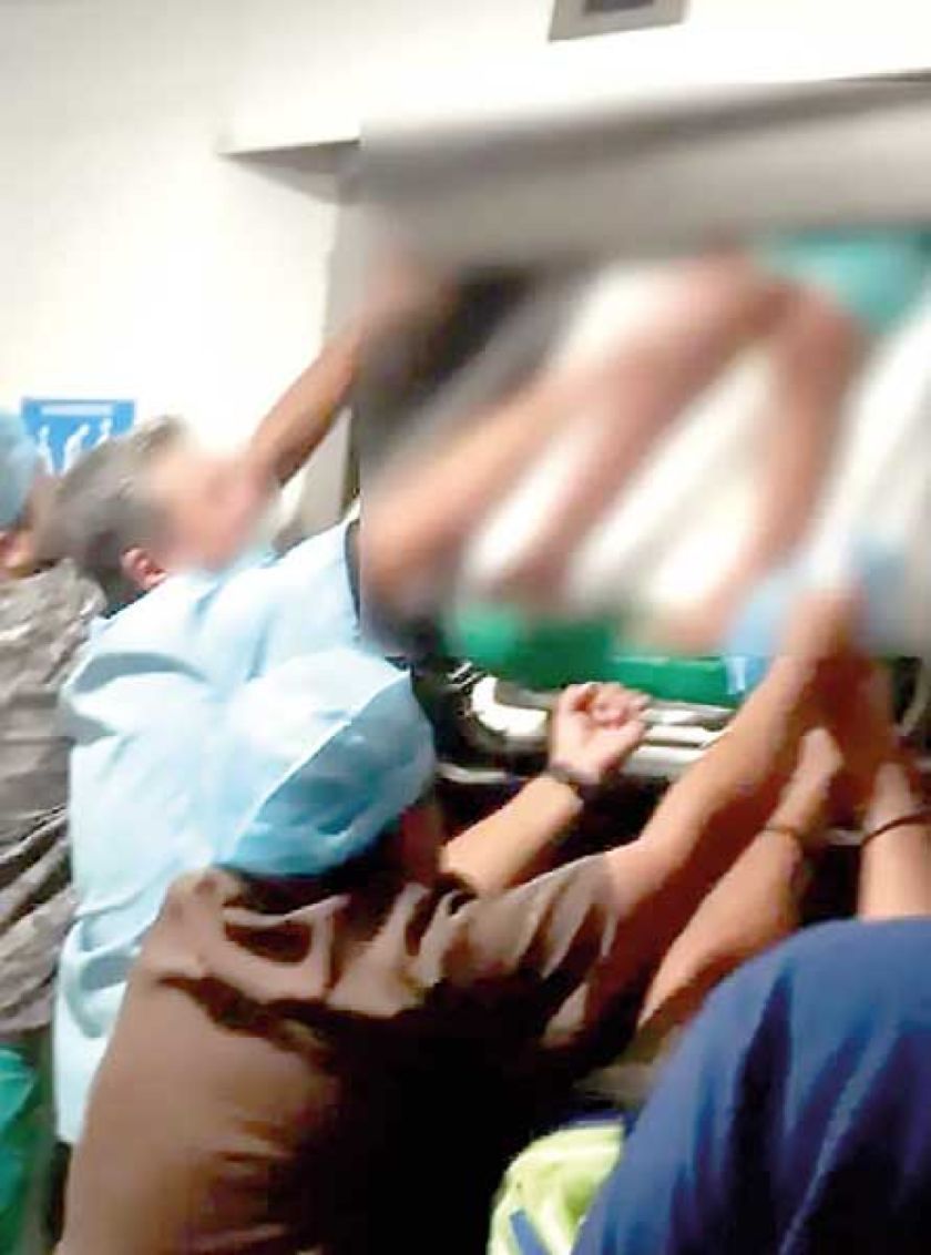 Una niña muere al quedar prensada en un elevador