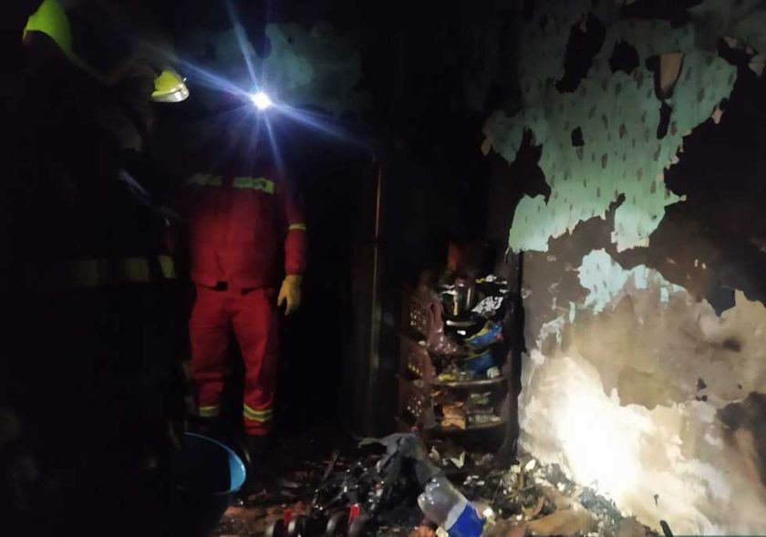 Bomberos sofocan incendio en un inmueble particular