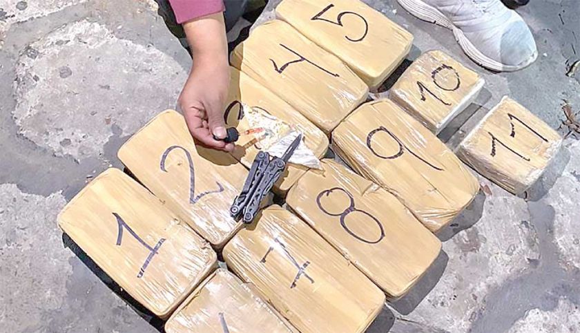 Llevaba 10 kilos de droga en un vehículo particular