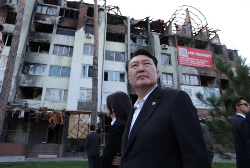 El presidente de Corea del Sur visita por sorpresa Ucrania y mantendrá una reunión con Zelenski
