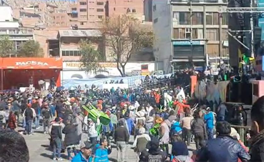 Reportan que hubo destrozos cerca del escenario en la verbena por el aniversario de La Paz