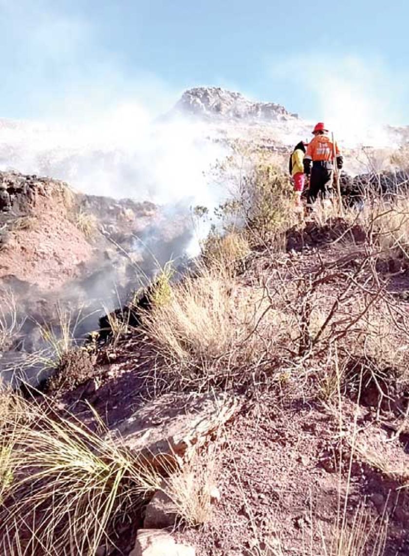 Controlan incendio  de pastizales en  zona de Chataquila 