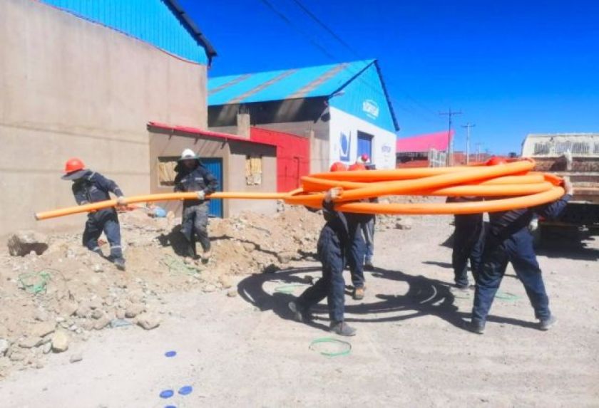 Retoman el tendido de redes de gas en cuatro municipios de Potosí