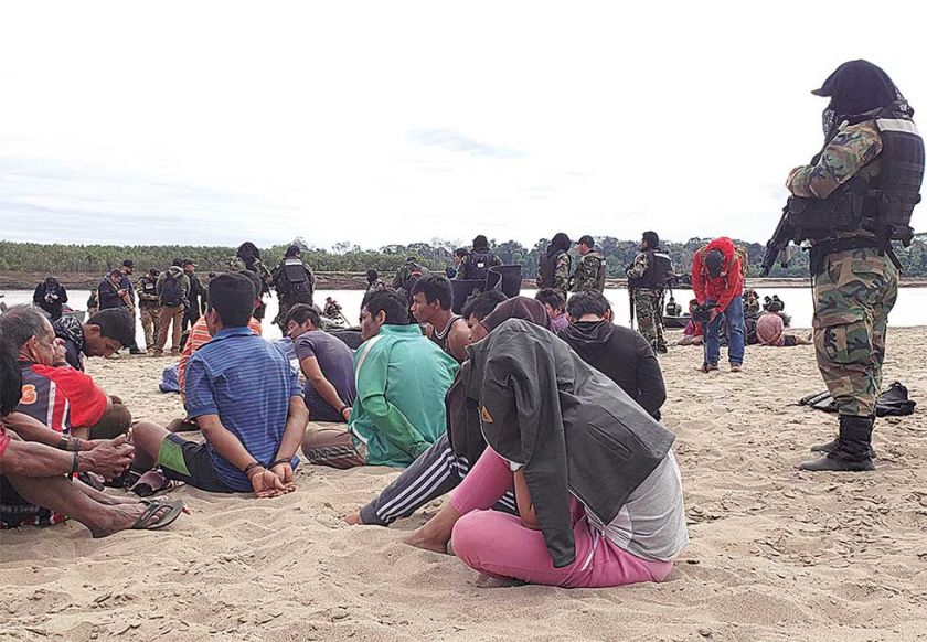 Envían a 19 aprehendidos  a prisión; el bloqueo sigue