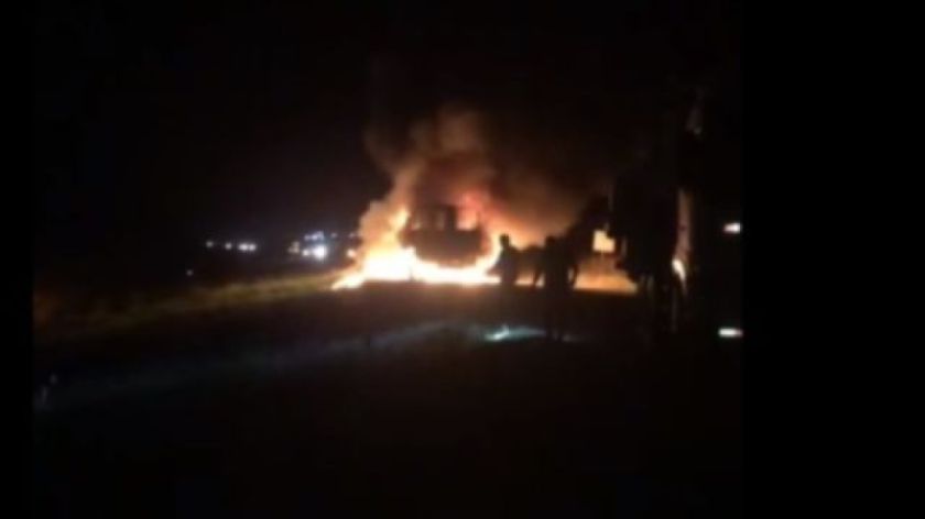 Dos tráileres chocan en la carretera Bioceánica y uno de ellos se incendió con el chofer adentro