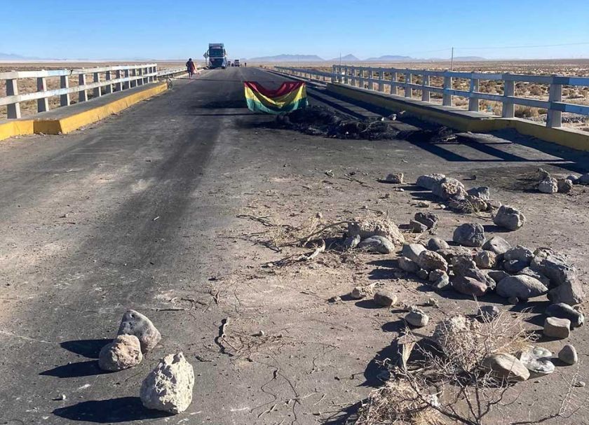 Uyuni: Se reportan amagues de enfrentamiento en un punto de bloqueo