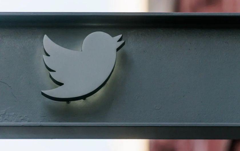 Elon Musk sustituirá el pajarito azul de Twitter por una X