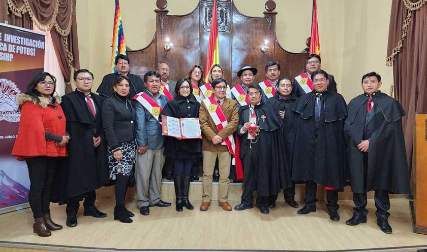 La Sociedad de Investigación Histórica de Potosí fue condecorada por el Concejo 