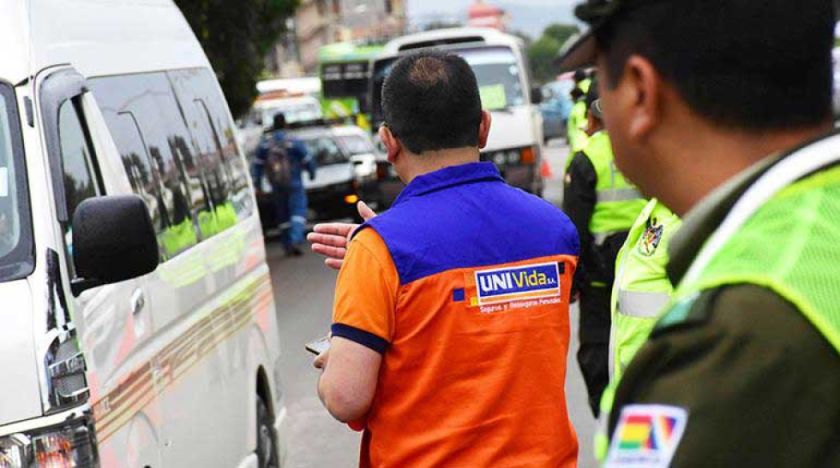 Brigadas detendrán vehículos que no cuentan con la roseta del SOAT