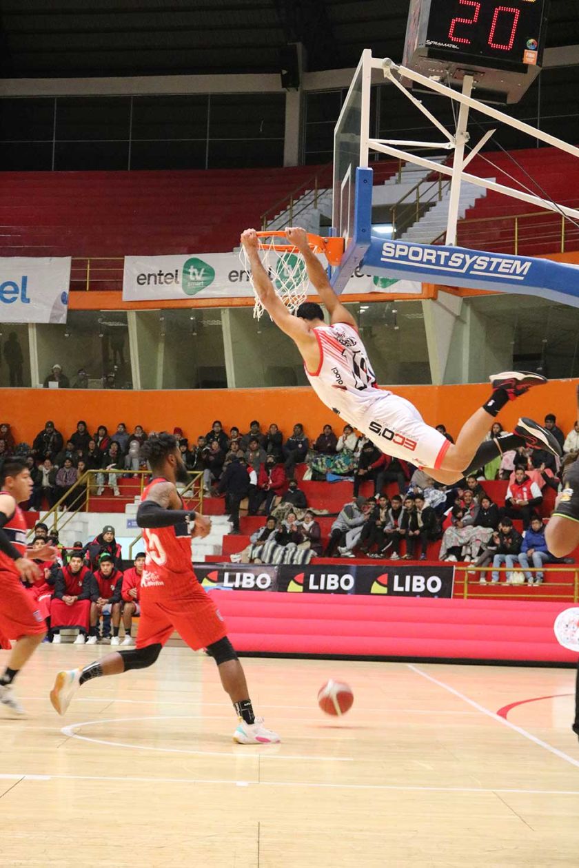 Nacional gana 104 a 61 y se clasifica a semis de la Libo