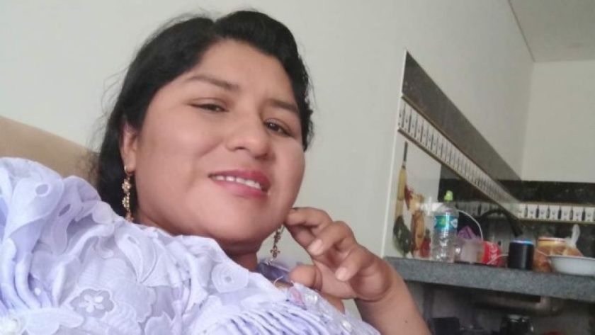 Muere madre que fue quemada junto a sus hijos por su expareja; la situación de los niños es crítica