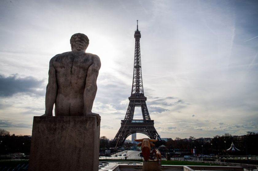 Evacúan la Torre Eiffel y sus alrededores por una alerta de bomba