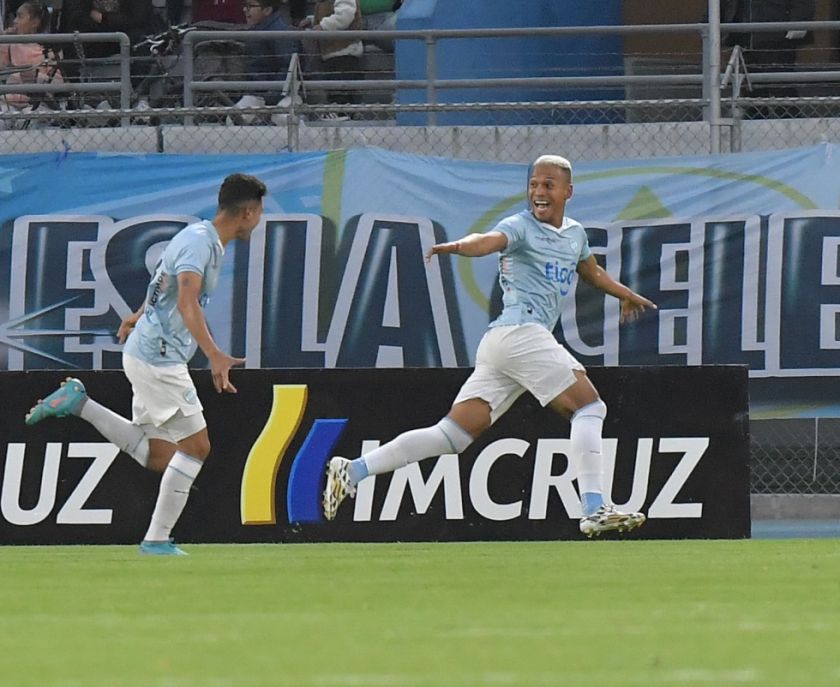 Aurora venció a Bolívar por 2-1 en el Félix Capriles