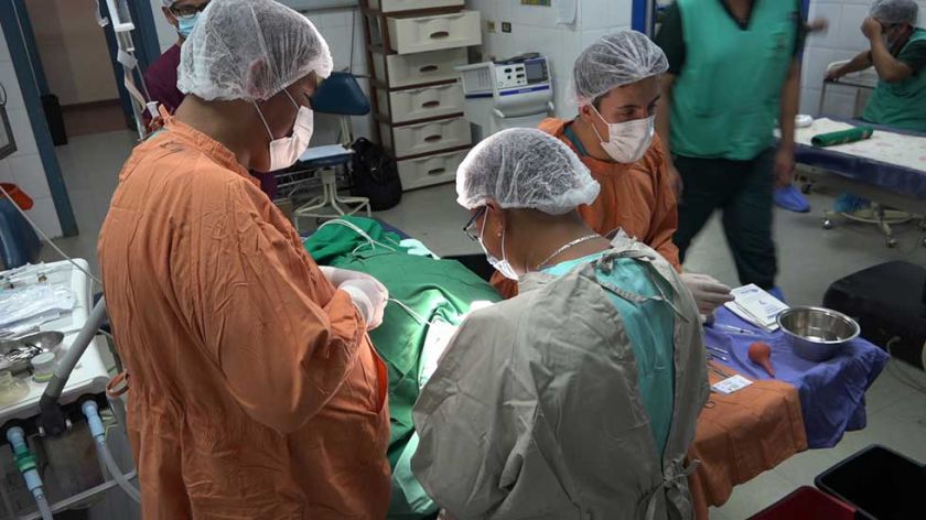 Bracamonte opera a pacientes con fisura labio alveolo palatina