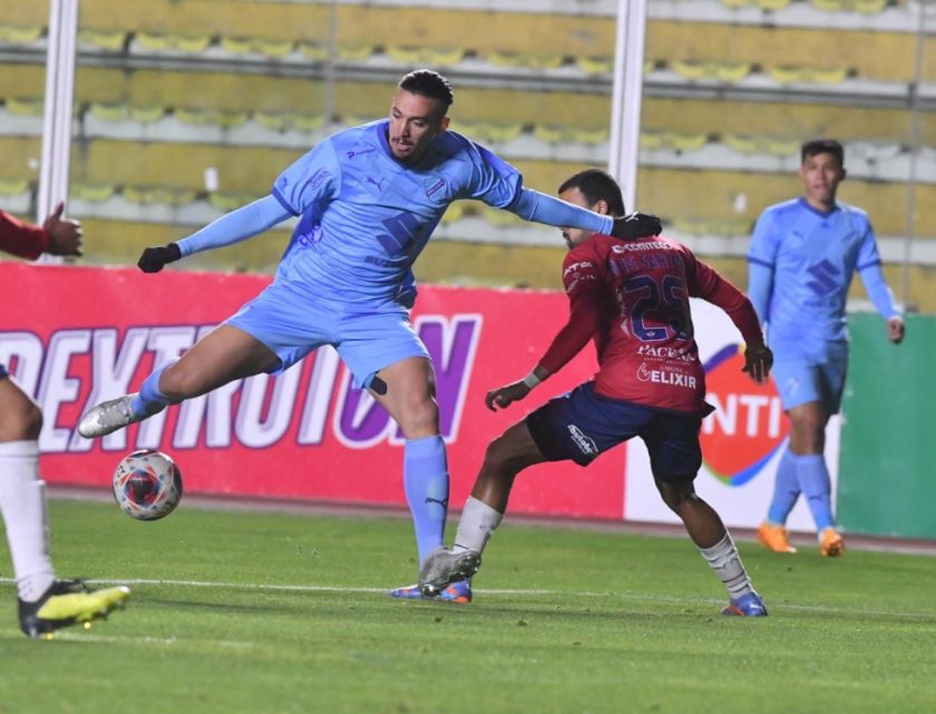Bolívar superó (2-0) a Wilstermann y le arrebata la punta del grupo A