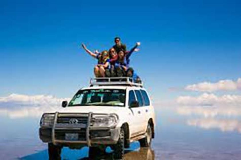 Buscan mejorar los servicios turísticos en Salar de Uyuni