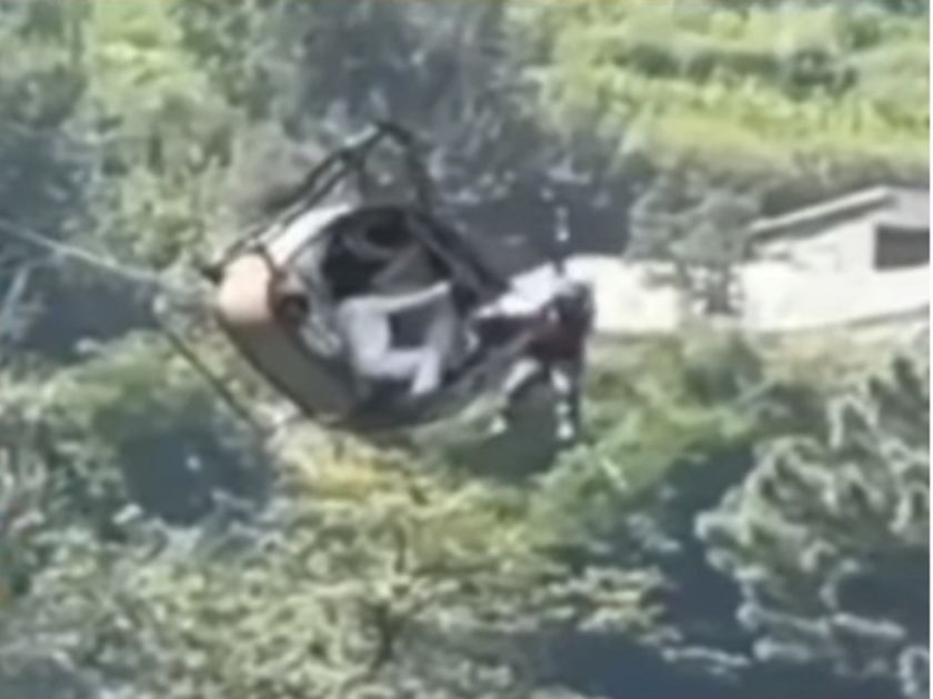 Buscan rescate de ocho personas atrapadas en un teleférico en Pakistán