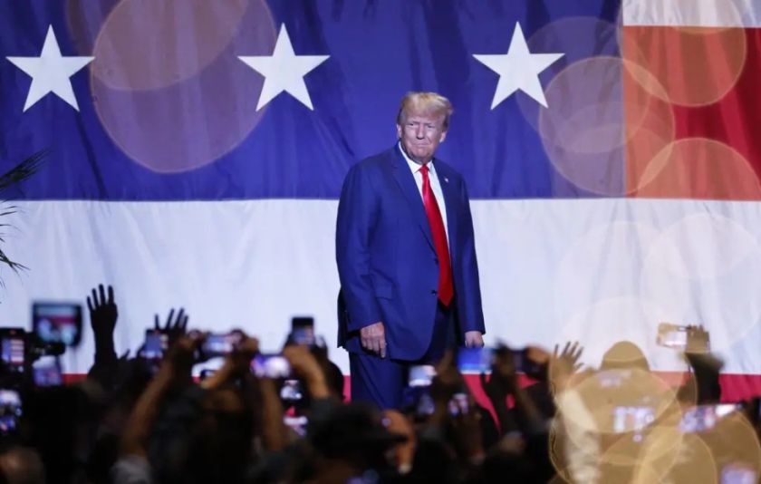 Una llamada, 13 cargos y 18 aliados: las claves de la imputación de Trump en Georgia