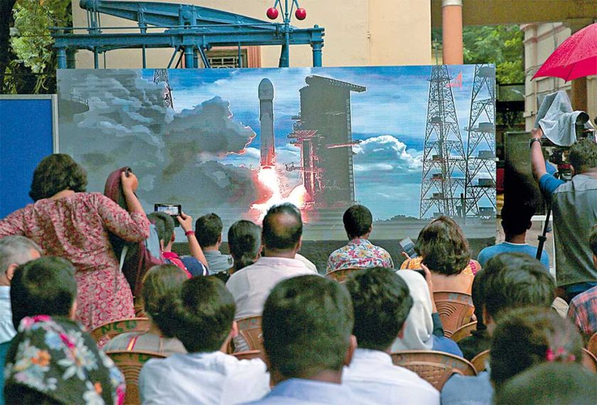 Misión de la India aluniza en el polo sur de la Luna