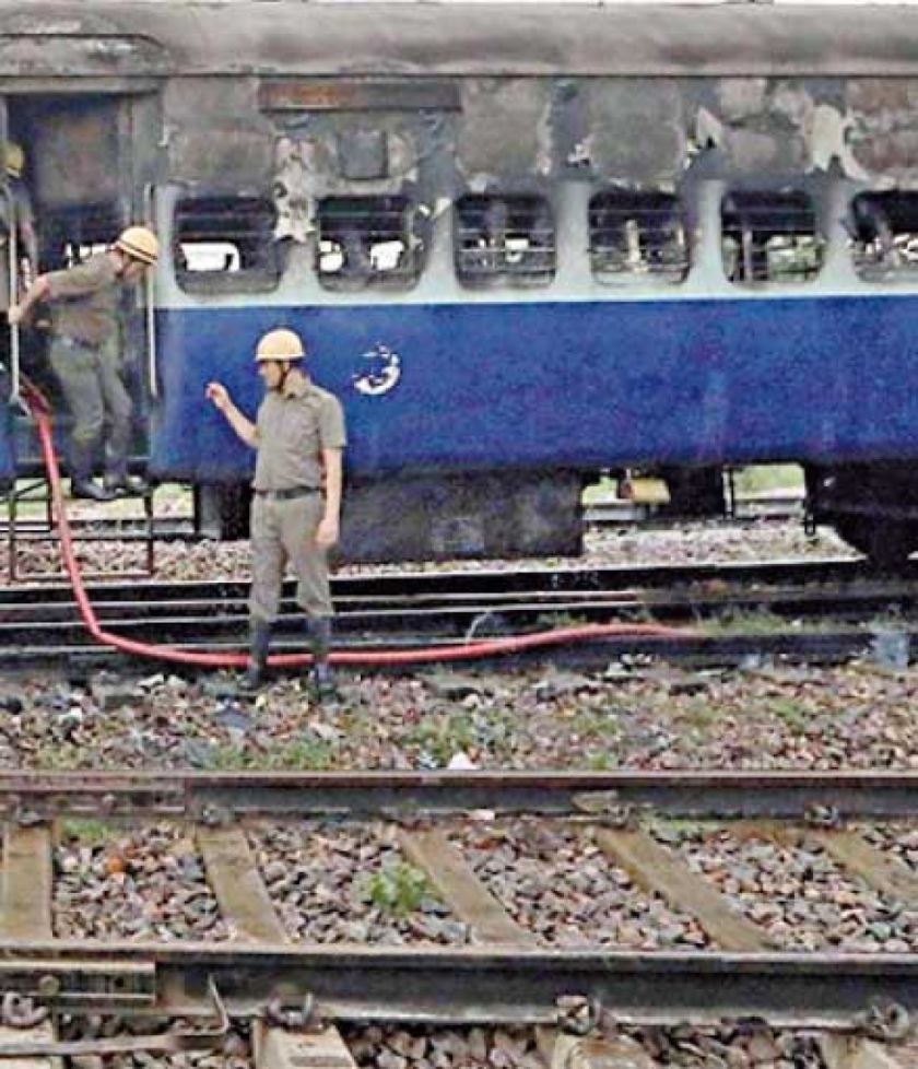 India: Incendio en tren mata a unas 9 personas 