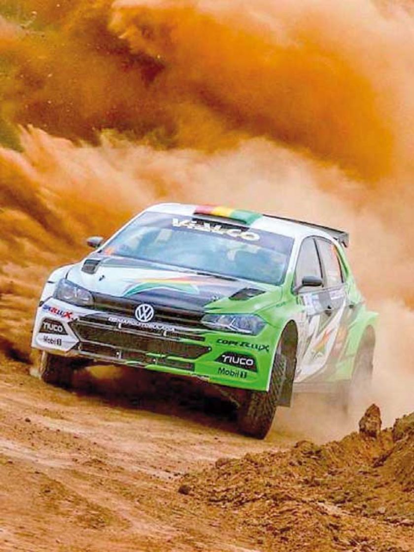 Los Bulacia lideran el Rally