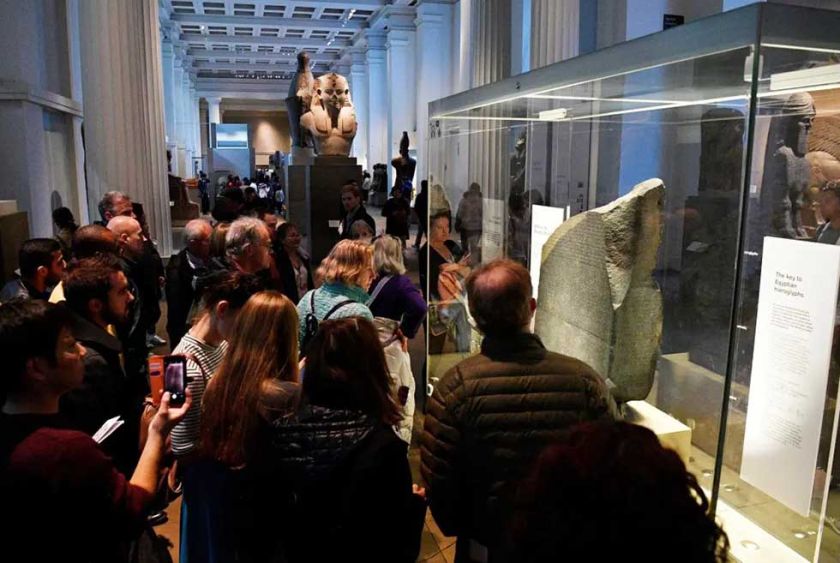 Dimite el director del Museo Británico tras el robo de piezas