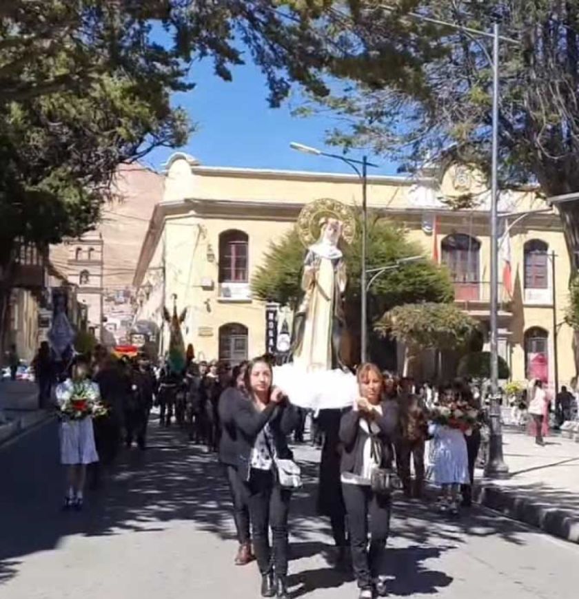 Santa Rosa celebró aniversario con desfiles y procesión