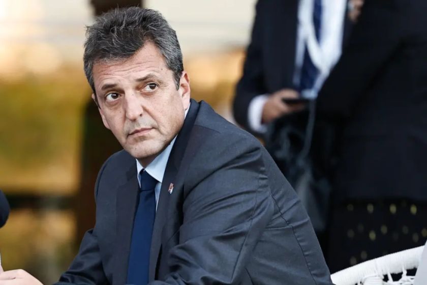 Massa cuestiona las propuestas electorales de “dolarización” en Argentina