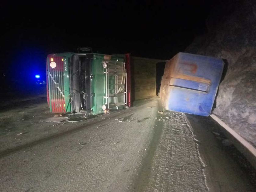Un ebrio causa aparatoso accidente del cual sale con algunos rasguños 