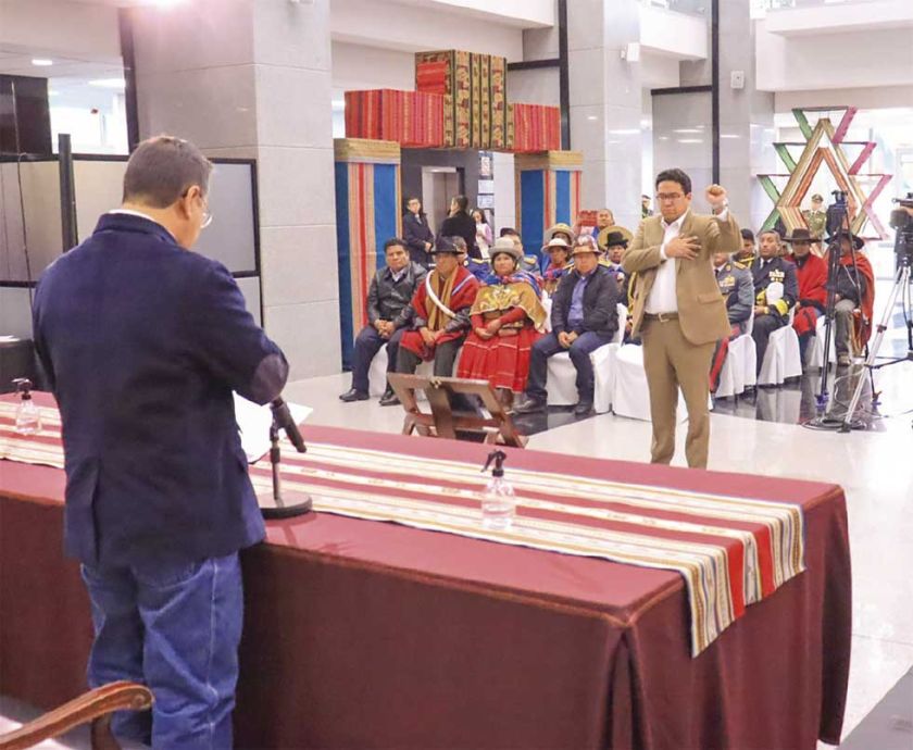 Piden enjuiciar a Chávez por perder $us 1.000 MM 