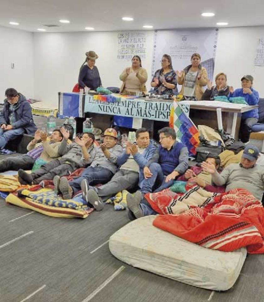 La Paz: Diputados "evistas" refuerzan huelga de hambre