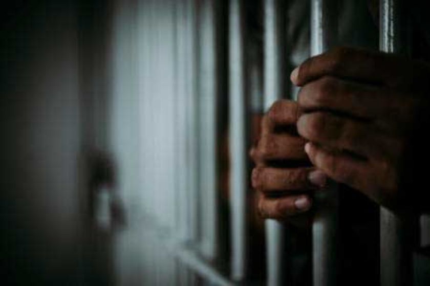 Menor huye de su casa y la encuentran conviviendo con uno de 19 años