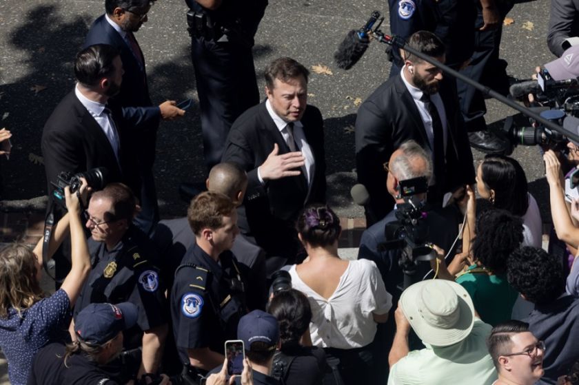 Musk y Zuckerberg coinciden en la necesidad de regular la inteligencia artificial